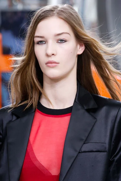 Look 77